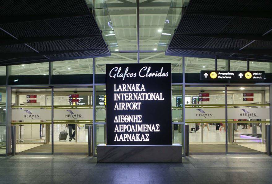 Аэропорт Ларнака. Аэропорт Гермес Ларнака. Северный Кипр аэропорт прилета. Аэропорт Ларнака магазин электроники.
