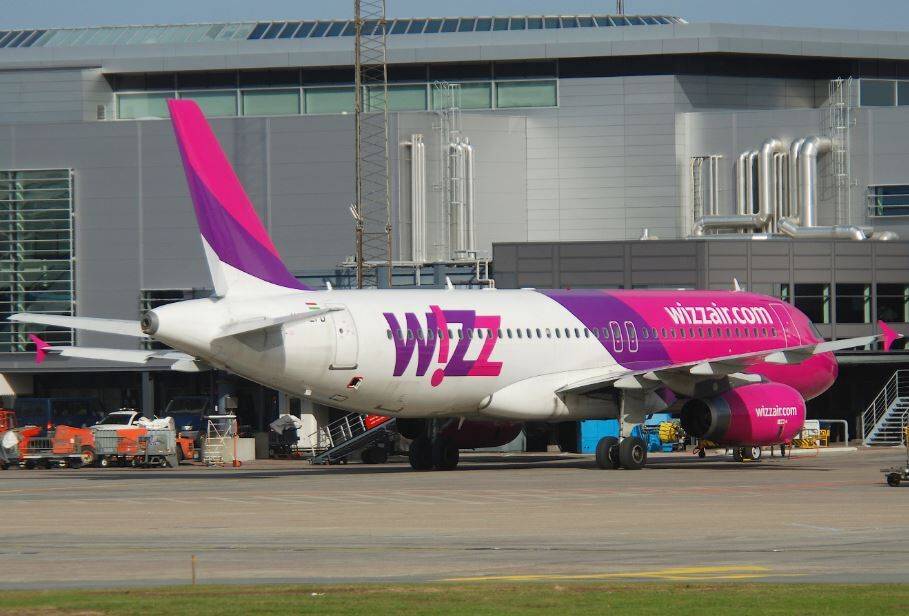 Wizz Air авиакомпания самолет. Авиакомпания Wizz Air полет. Wizz Air 747. Позывной Wizz Air.