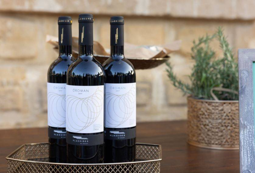 Vin европа. Кипрское вино. Кипрское вино из пакета. Кипрские вина белые. Вино Адагум вели Саперави красное сухое.