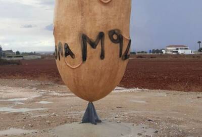 «Большую картошку» в Ксилофагу разрисовали вандалы - cyprusnews.online - деревня Ксилофаг