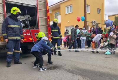 Кипрские пожарные поддержали заболевшего мальчика в его день рождения - cyprusnews.online - Кипр
