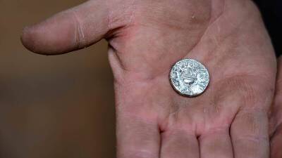 Иисус Христос - 11-летняя девочка нашла древнюю монету. Находка связана с одним из пророчеств Христа - cyplive.com - Израиль - Иерусалим - Римская Империя