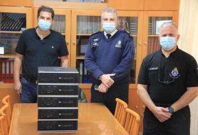 Полиция Декелии подарила школам конфискованные у любителей азартных игр компьютеры - evropakipr.com - деревня Пила