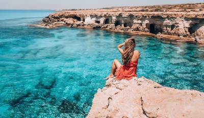 Туристы смогут покидать территорию отелей Кипра лишь дважды в сутки - tourdom.ru - Кипр
