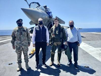 Хараламбос Петридес - Министр обороны посетил авианосец «Шарль де Голль» - kiprinform.com - Кипр - Франция