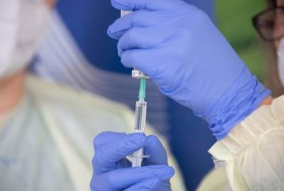 Минздрав Кипра разрешил делать прививки от Covid-19 подросткам 16 и 17 лет. С согласия обоих родителей - evropakipr.com - Кипр