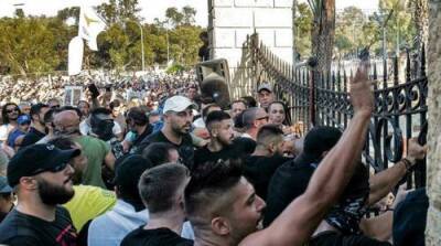 В прошедшую неделю июля на Кипре прошли бунты против коронавирусных ограничений - argumenti.ru - Кипр