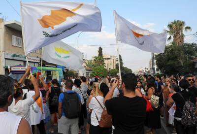 Участники новой акции протеста в столице Кипра потребовали покончить с коррупцией и репрессивными Covid-ограничениями - evropakipr.com - Кипр - Никосия