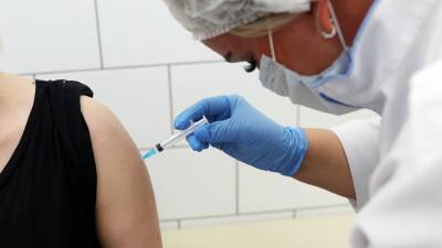 Михалис Хаджипантелас - На Кипре начнут вакцинировать от COVID-19 подростков в возрасте от 12 до 15 лет - russian.rt.com - Кипр - Италия
