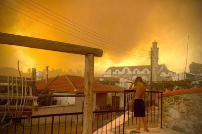 В ЕС пообещали помочь Кипру в борьбе с бушующими пожарами - govoritmoskva.ru - Кипр - деревня Аракапас