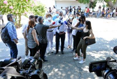 Михалис Хаджипантелас - Главу минздрава Кипра порадовали сотни людей в очередях на вакцинацию - evropakipr.com - Кипр - Никосия