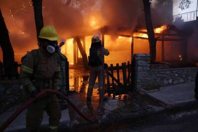 Сильный пожар в пригороде Афин - kiprinform.com - Греция