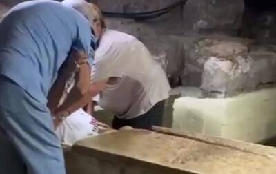 Туристка из России застряла в саркофаге Лазаря на Кипре (видео) - sharij.net - Кипр - Россия - Сша - Египет