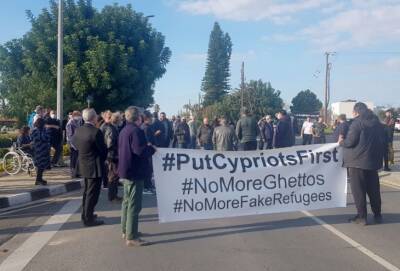 Около 600 сирийцев нужно выселить из Хлораки. Но куда? - cyprusnews.online - Кипр