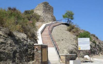 Посмотрите на средневековую башню на северо-западе Кипра - vkcyprus.com - Кипр - Пафос