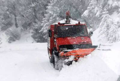 Из-за снегопадов дороги в Троодос перекрыты, а лыжные трассы и подъемники приостановили работу - cyprusnews.online - Кипр