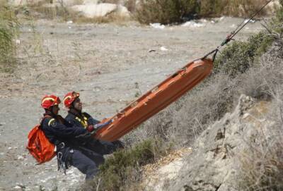 Андреас Кеттис - Кипрские спасатели вызволили женщину из 20-метрового колодца (видео) - cyprusnews.online