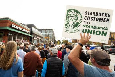 На Starbucks подали в суд за обвинение профсоюзных работников в нападении и похищении людей - kiprinform.com - Сша
