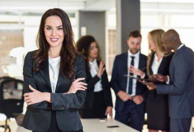 Женщин в советах директоров крупных компаний Кипра не более 8,5%. К 2026 году их должно быть не менее 40% - evropakipr.com - Кипр - Франция