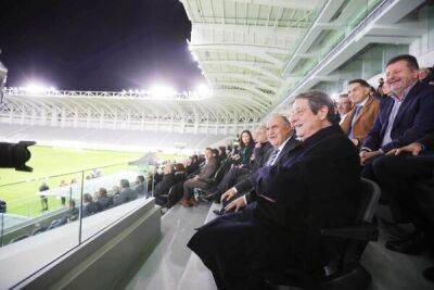 Яннис Карусос - Костас Кадис - Президент Кипра открыл новый футбольный стадион в Лимассоле - cyprusbutterfly.com.cy - Кипр - Лимассол - Президент