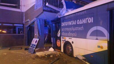 Автобус врезался в жилой дом в центре столицы Кипра - evropakipr.com - Кипр - Никосия