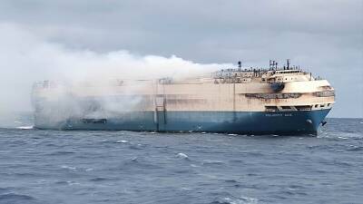 Горящие электромобили усложняют тушение пожара на дрейфующем судне в Атлантическом океане - cyplive.com - Сша - Украина - Германия