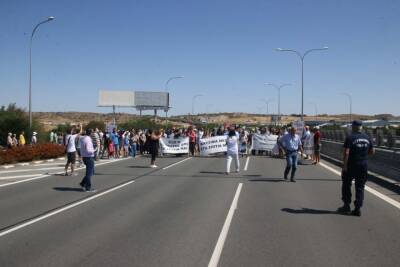 Жители района Василикос в знак протеста перекрыли шоссе - rumedia24.com - Никосия
