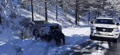 Более 10 водителей застряли в снегу в Троодосе - cyprusbutterfly.com.cy - Кипр