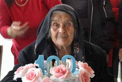 Бабушка Аргири задула 100 свечей на день рождения (видео) - cyprusnews.online