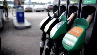 Налог на бензин будет снижен на семь центов за литр - rumedia24.com - Кипр - Россия - Украина - Англия
