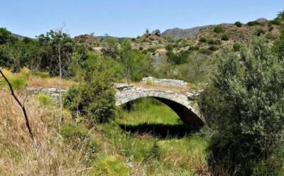 Средневековый мост в Пано Лефкаре - vkcyprus.com - Кипр - Палестина - Ларнака