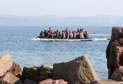 За 13 часов на Кипр прибыли три лодки с нелегальными мигрантами - evropakipr.com - Кипр - Никосия - Сирия - деревня Коккинотримитие