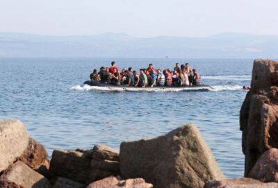 За 13 часов на Кипр прибыли три лодки с нелегальными мигрантами - russiancyprus.news - Кипр - Никосия - Сирия - деревня Коккинотримитие