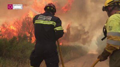 Спасатели борются с лесным пожаром на севере Испании - kiprinform.com - Испания