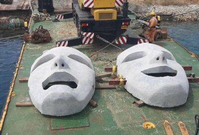 У берегов Лимассола затопили две 12-тонные карнавальные маски - cyprusnews.online - Кипр