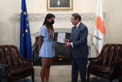 Никос Анастасиадис - Президент Кипра наградил 18-летнюю лицеистку за высокие моральные качества - cyprusnews.online - Кипр - Франция