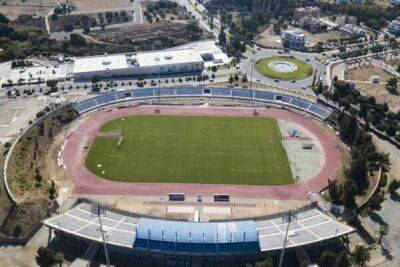 Российские инвесторы хотят купить футбольный стадион в Пафосе - cyprusbutterfly.com.cy - Кипр - Россия