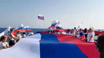 На Кипре прошла праздничная акция ко Дню Государственного флага России - cyplive.com - Кипр - Россия - Украина - Евросоюз