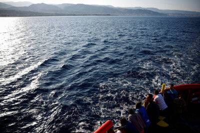 Шесть человек погибли после того, как лодка с мигрантами затонула у берегов Турции - kiprinform.com - Турция - Ливан - Италия - Греция
