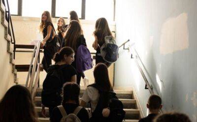 В Ларнаке 35 учеников отстранены от занятий - vkcyprus.com - Кипр