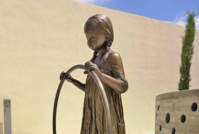 Бронзовую статую «Девочка с обручем» украла женщина?! - evropakipr.com - Кипр - Пафос
