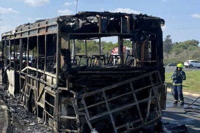 В Айя-Напе, выполняя маршрут, полностью выгорел пассажирский автобус - cyprusbutterfly.com.cy