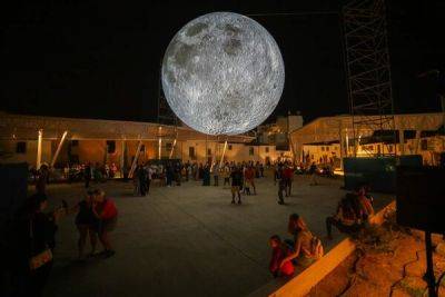 Лунная инсталляция возвращается в Ларнаку еще на 3 дня - cyprusbutterfly.com.cy - Англия