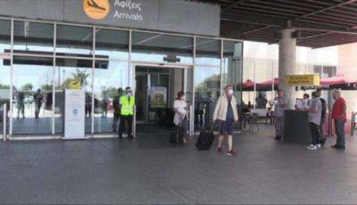 Двое задержаны в Пафосе за попытку вылететь с Кипра с поддельными паспортами - kiprinform.com - Кипр