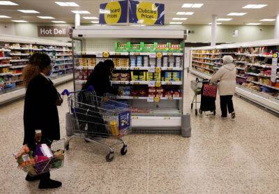 Британская Tesco повысила зарплату работникам магазинов на 7% - kiprinform.com - Англия