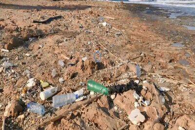 Пробки от бутылок составляют большую часть пляжного мусора на Кипре - cyprusbutterfly.com.cy - Кипр