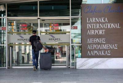 В аэропорту Ларнаки арестована 24-летняя иностранка. Ее подозревают в краже 6500 евро - russiancyprus.news - Кипр