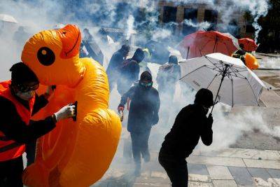 Никос Торнаритис - На Кипре запретят ходить на митинги в масках - cyprusbutterfly.com.cy - Кипр