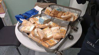 В аэропорту Мюнхена снят с рейса на Кипр пенсионер. В переданном ему чемодане нашли 455 000 евро - evropakipr.com - Кипр - Украина