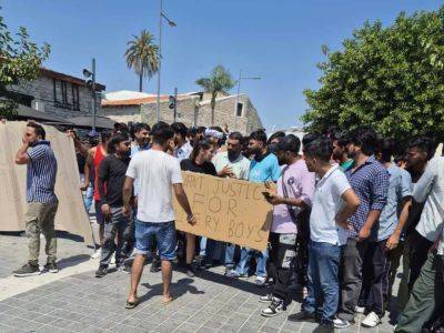 Офис AKEL в Лимассоле призывает к протесту против расистских нападений на работников службы доставки - kiprinform.com - Кипр